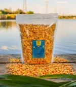 Spartura de porumb colorata, granulatie mica, pentru PVA si bag mix. Hidratata cu lapte de porumb.